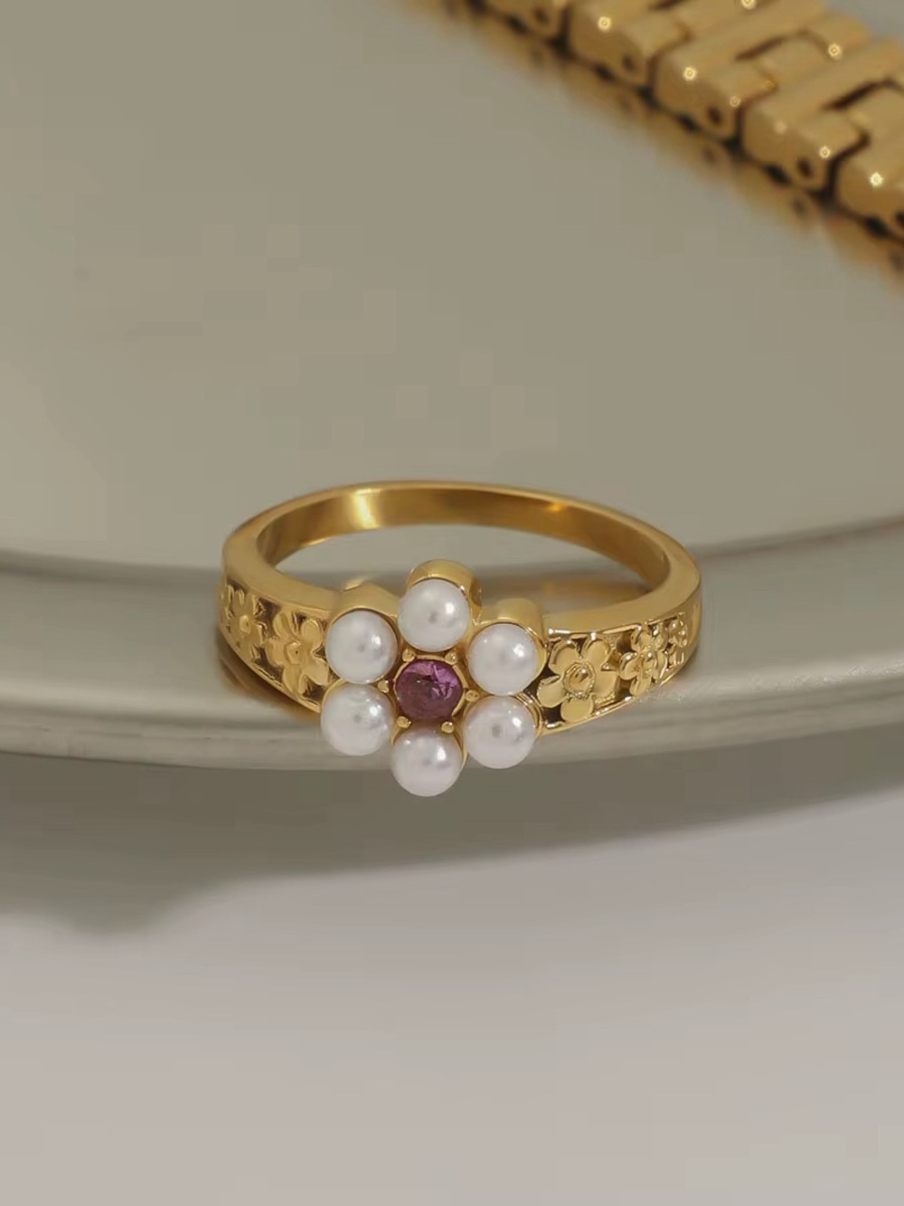 SIZE 8 | 18K Gold Plated Flower Ring - Picture 4 of 6